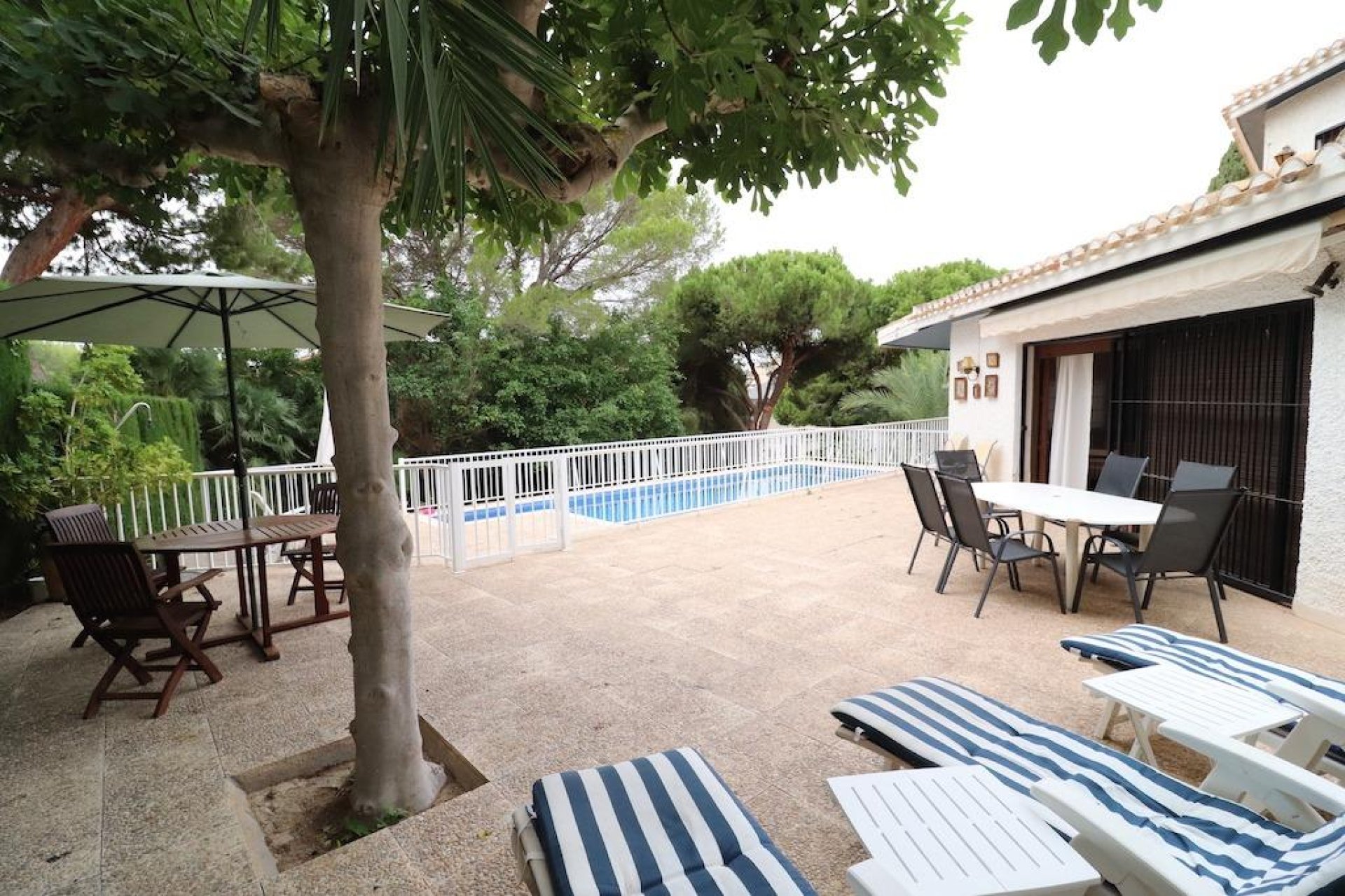 Resale - Chalet - Orihuela Costa - Campoamor