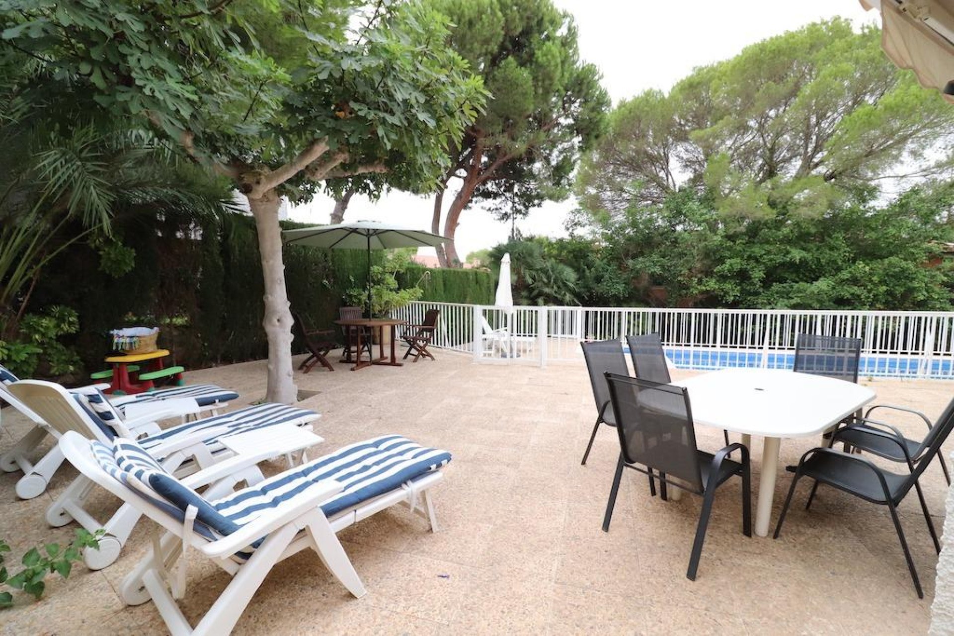 Resale - Chalet - Orihuela Costa - Campoamor