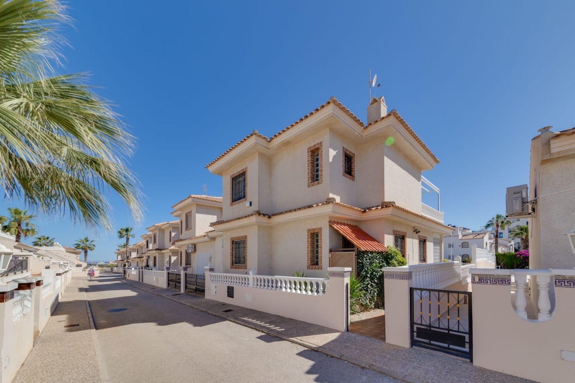 Resale - Chalet - Orihuela Costa - Los Dolses