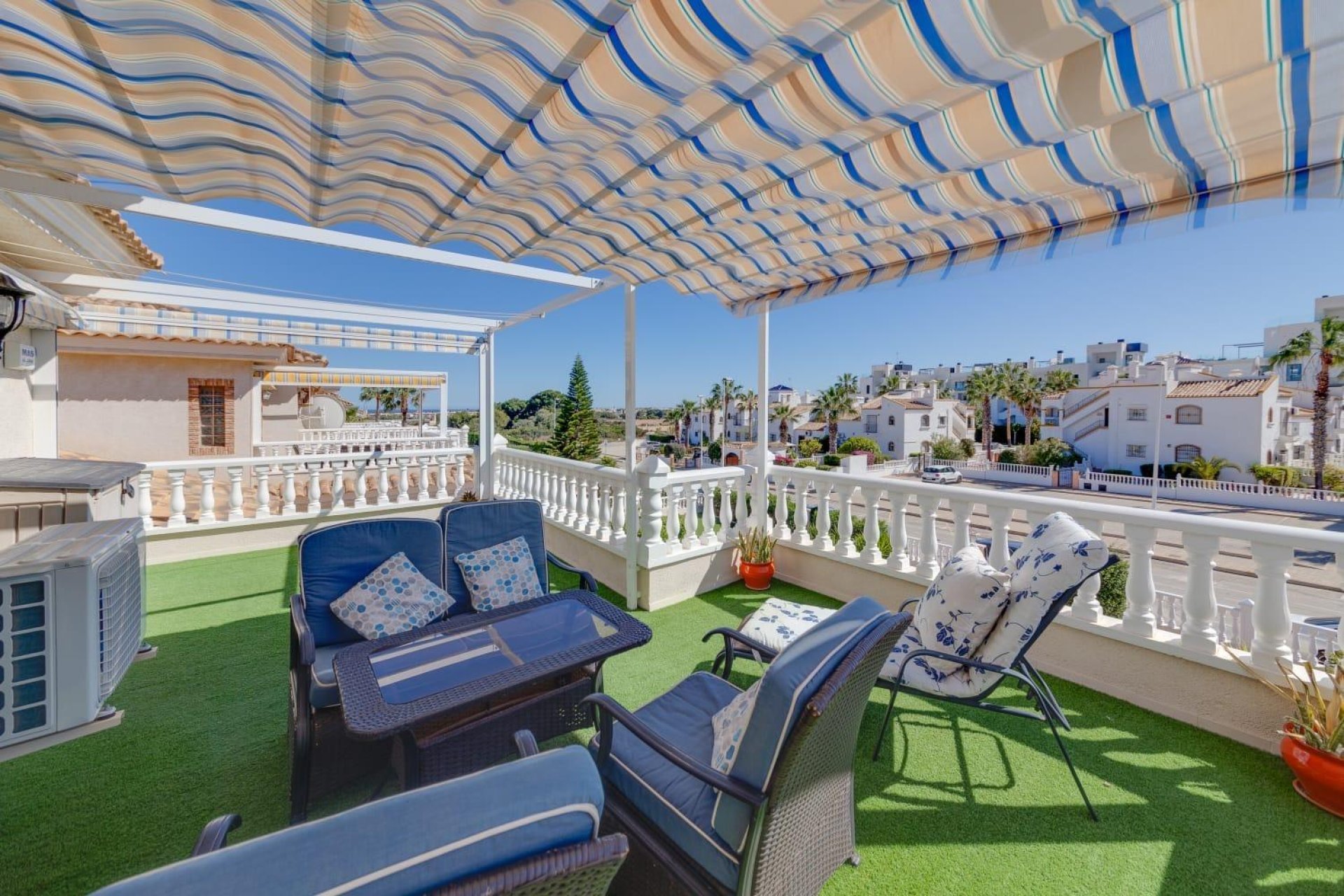 Resale - Chalet - Orihuela Costa - Los Dolses