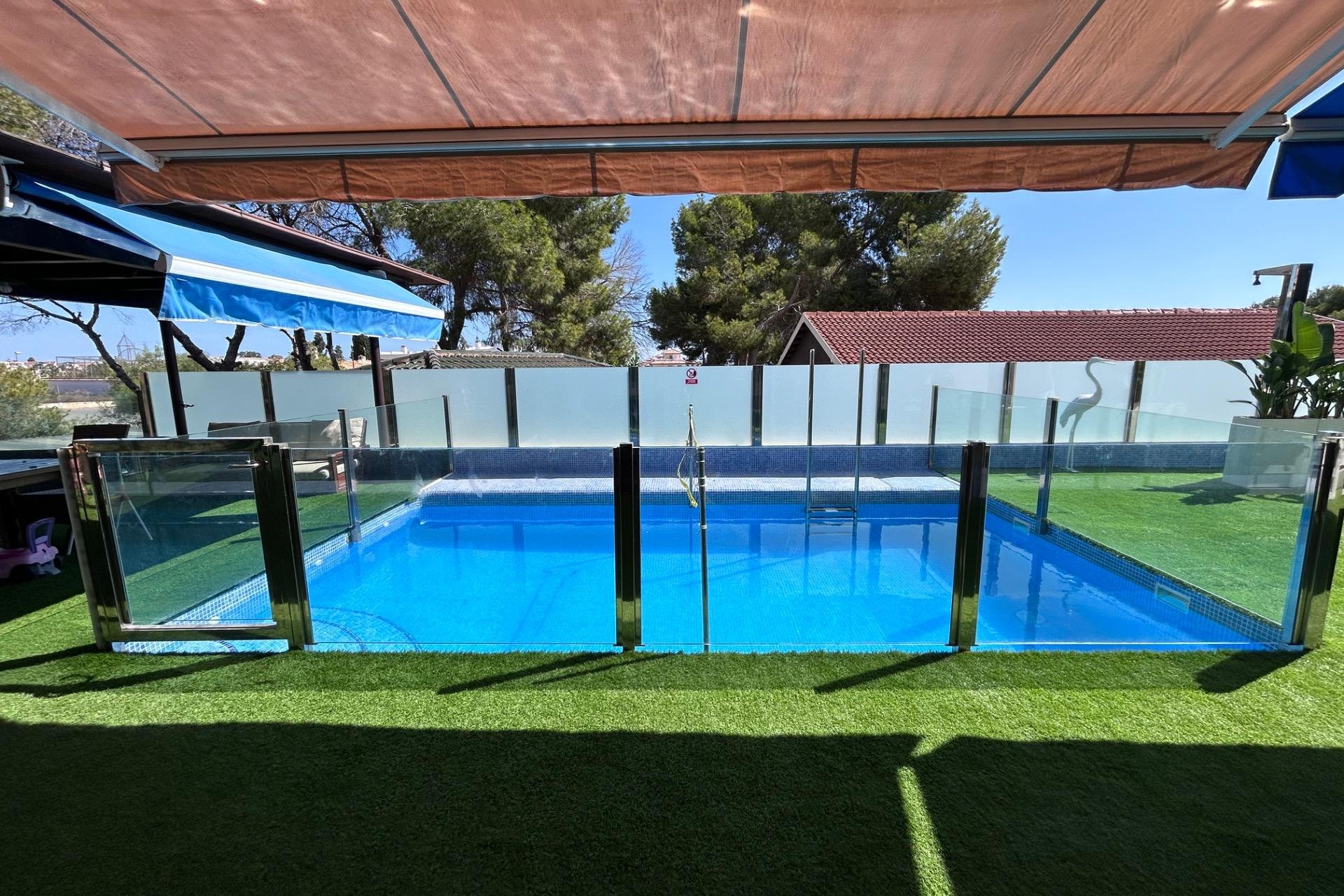 Resale - Chalet - Orihuela Costa - Montezenia