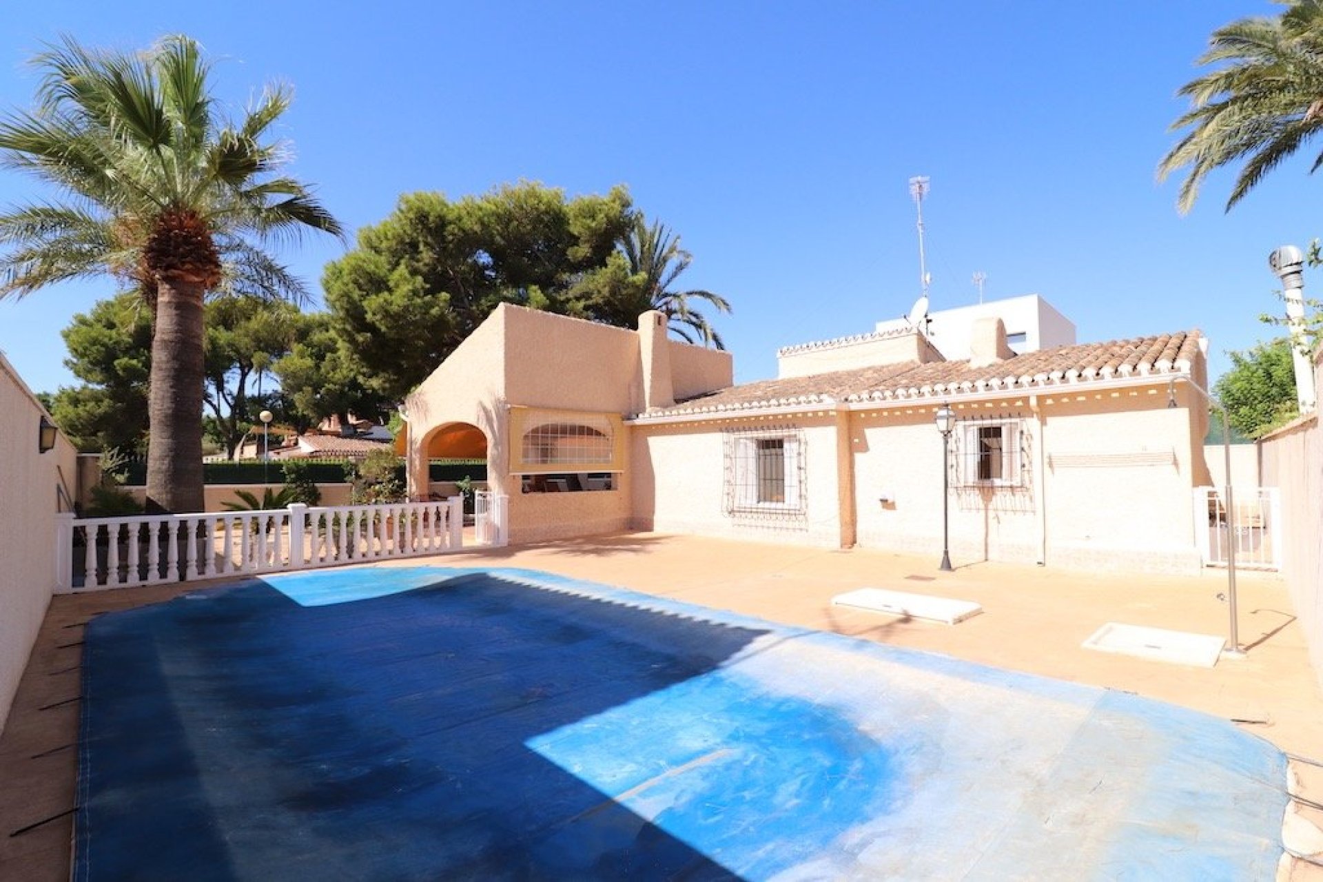 Resale - Chalet - Orihuela Costa - Punta Prima