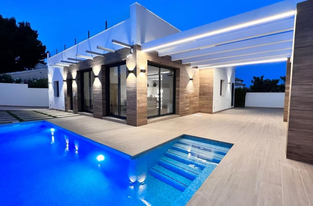 Resale - Chalet - Orihuela Costa - Villamartin