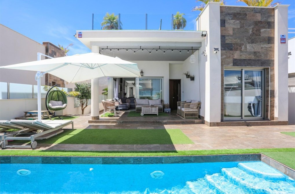 Resale - Chalet - Orihuela Costa - Villamartin