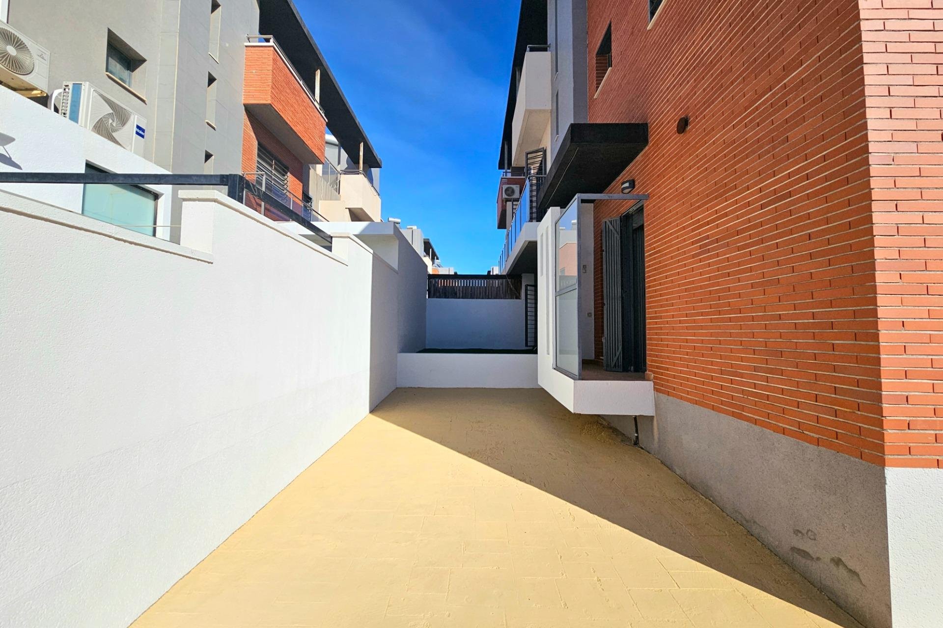 Resale - Chalet - Torrevieja - Aguas Nuevas