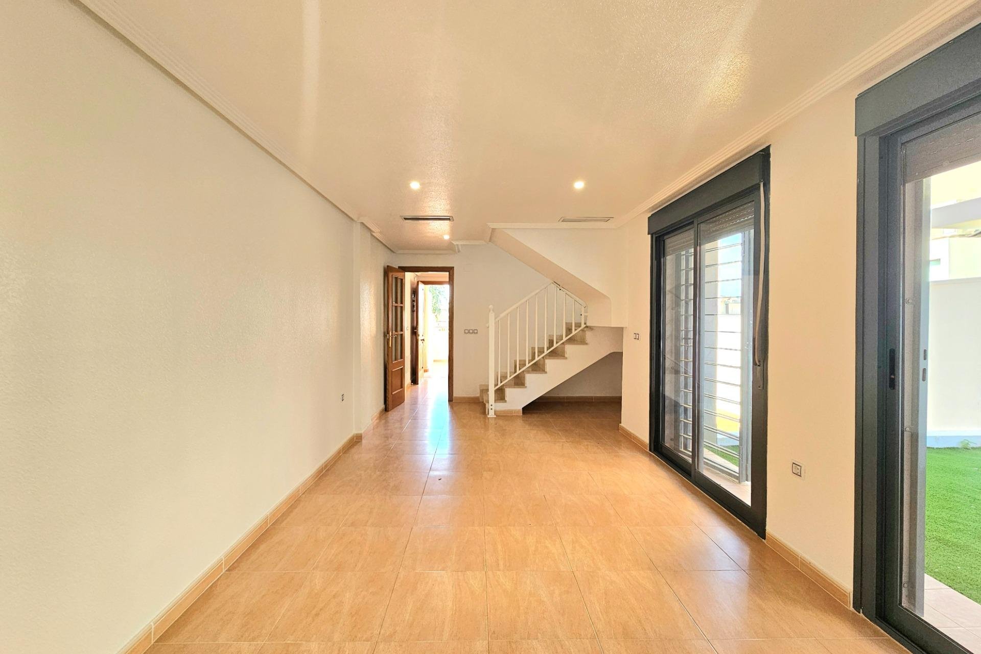 Resale - Chalet - Torrevieja - Aguas Nuevas