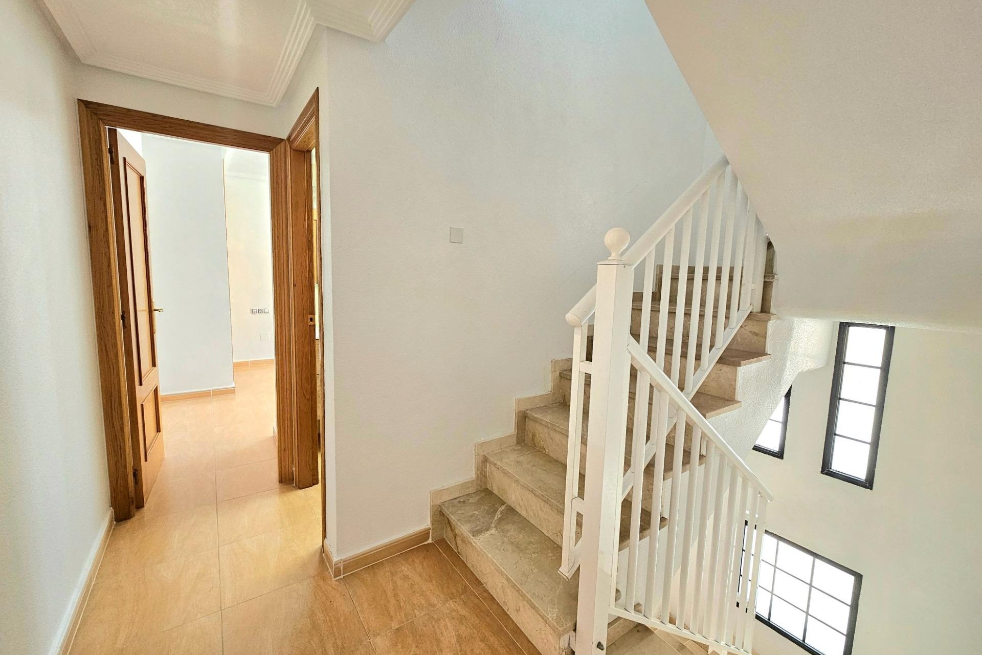 Resale - Chalet - Torrevieja - Aguas Nuevas