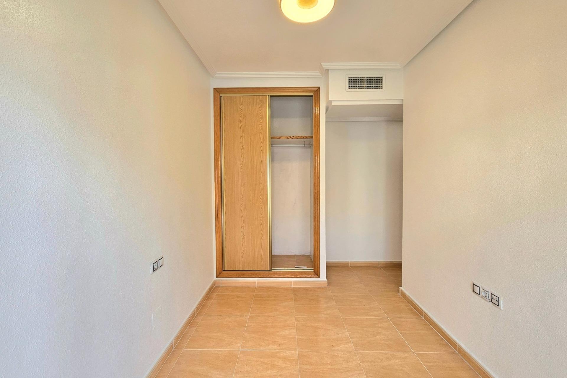 Resale - Chalet - Torrevieja - Aguas Nuevas