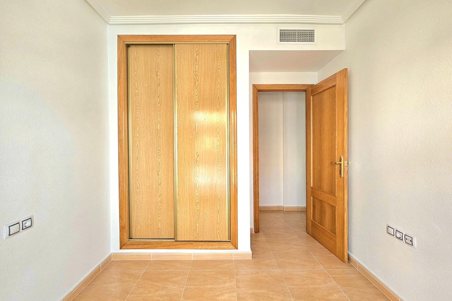 Resale - Chalet - Torrevieja - Aguas Nuevas