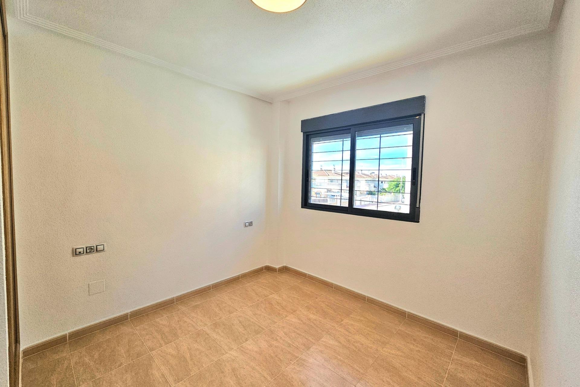 Resale - Chalet - Torrevieja - Aguas Nuevas