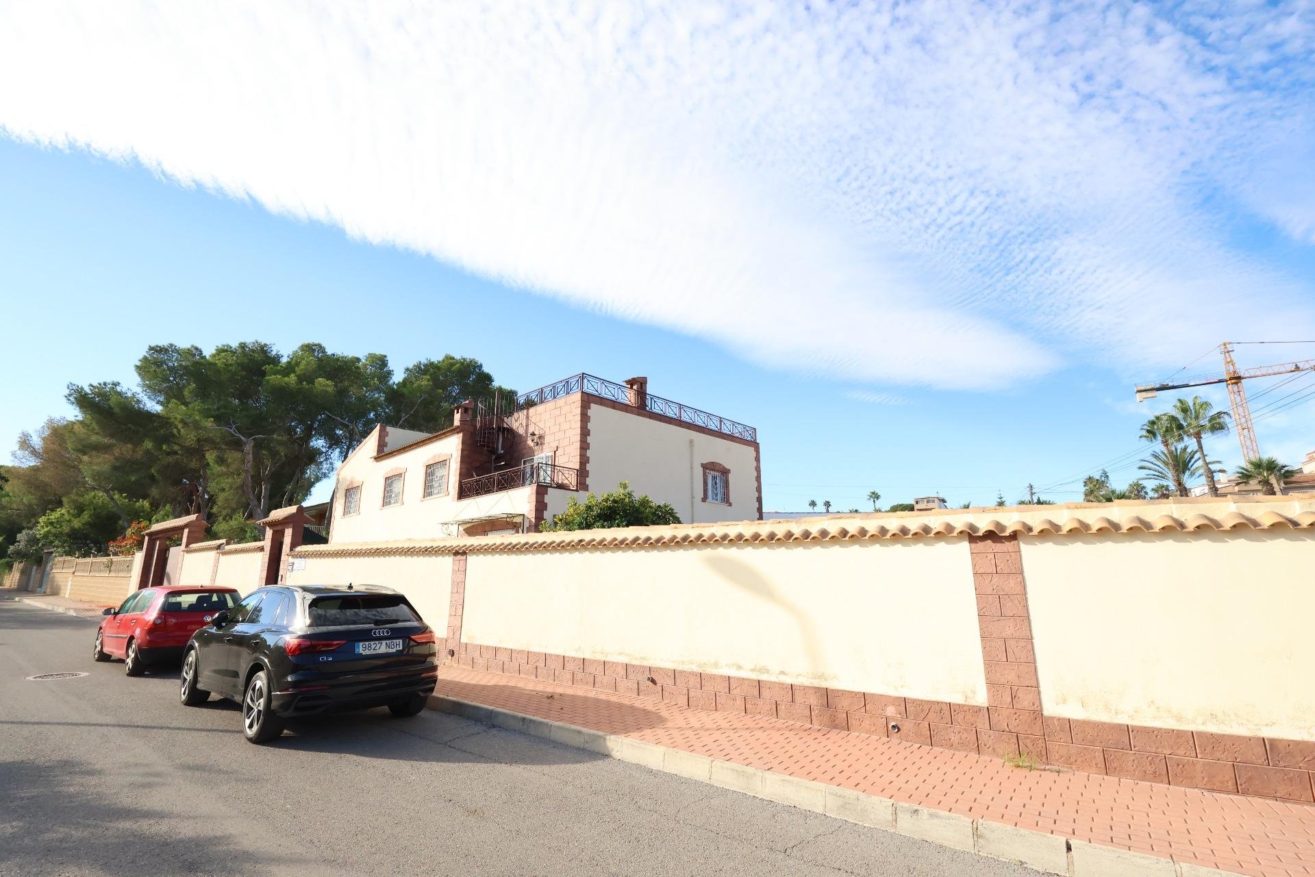 Resale - Chalet - Torrevieja - Los Balcones - Los Altos del Edén