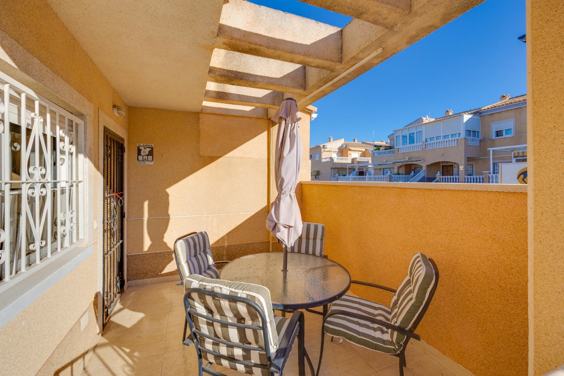 Resale - Chalet - Torrevieja - Pueblo - Centro