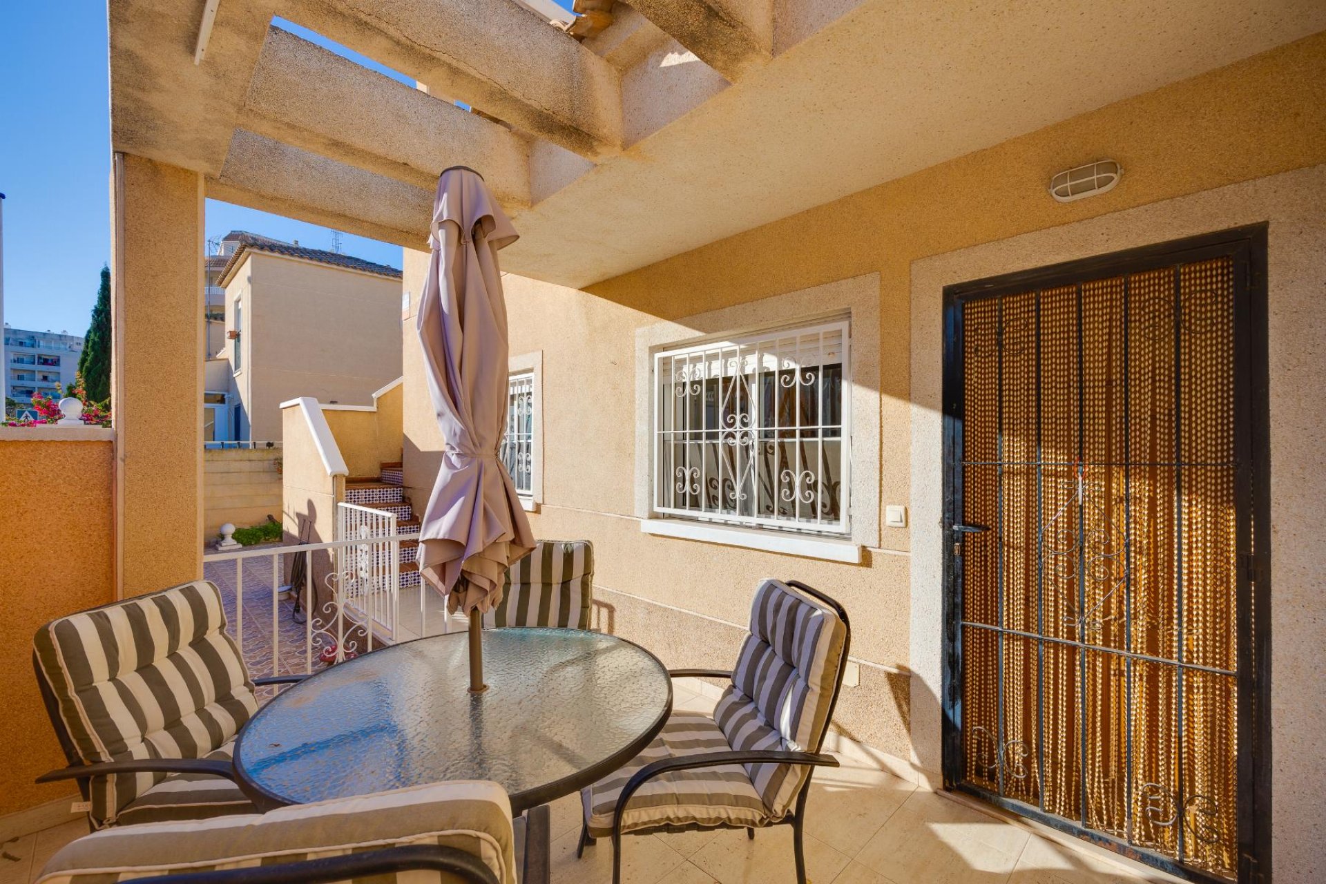 Resale - Chalet - Torrevieja - Pueblo - Centro