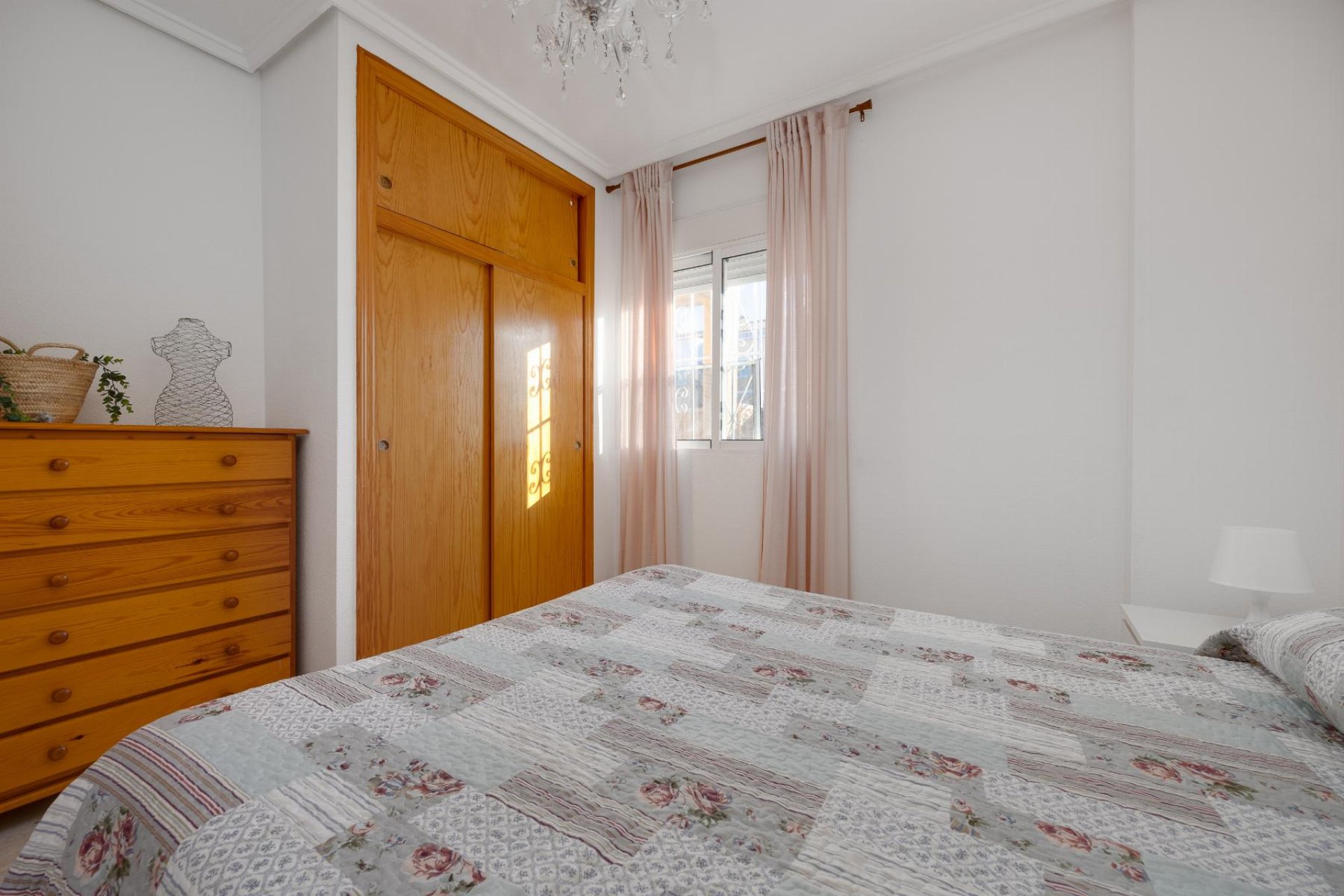 Resale - Chalet - Torrevieja - Pueblo - Centro