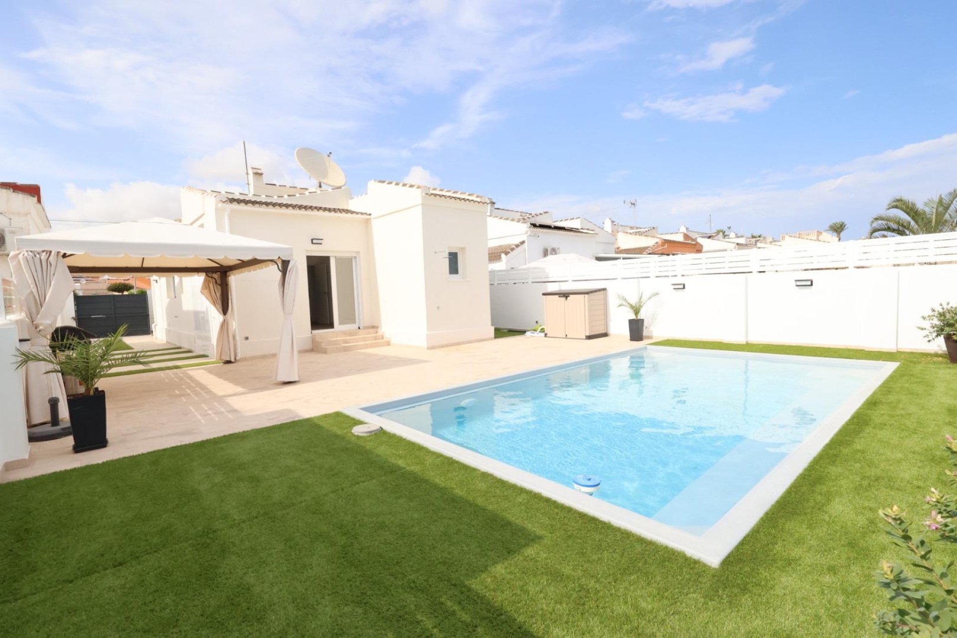 Resale - Chalet - Torrevieja - San luis