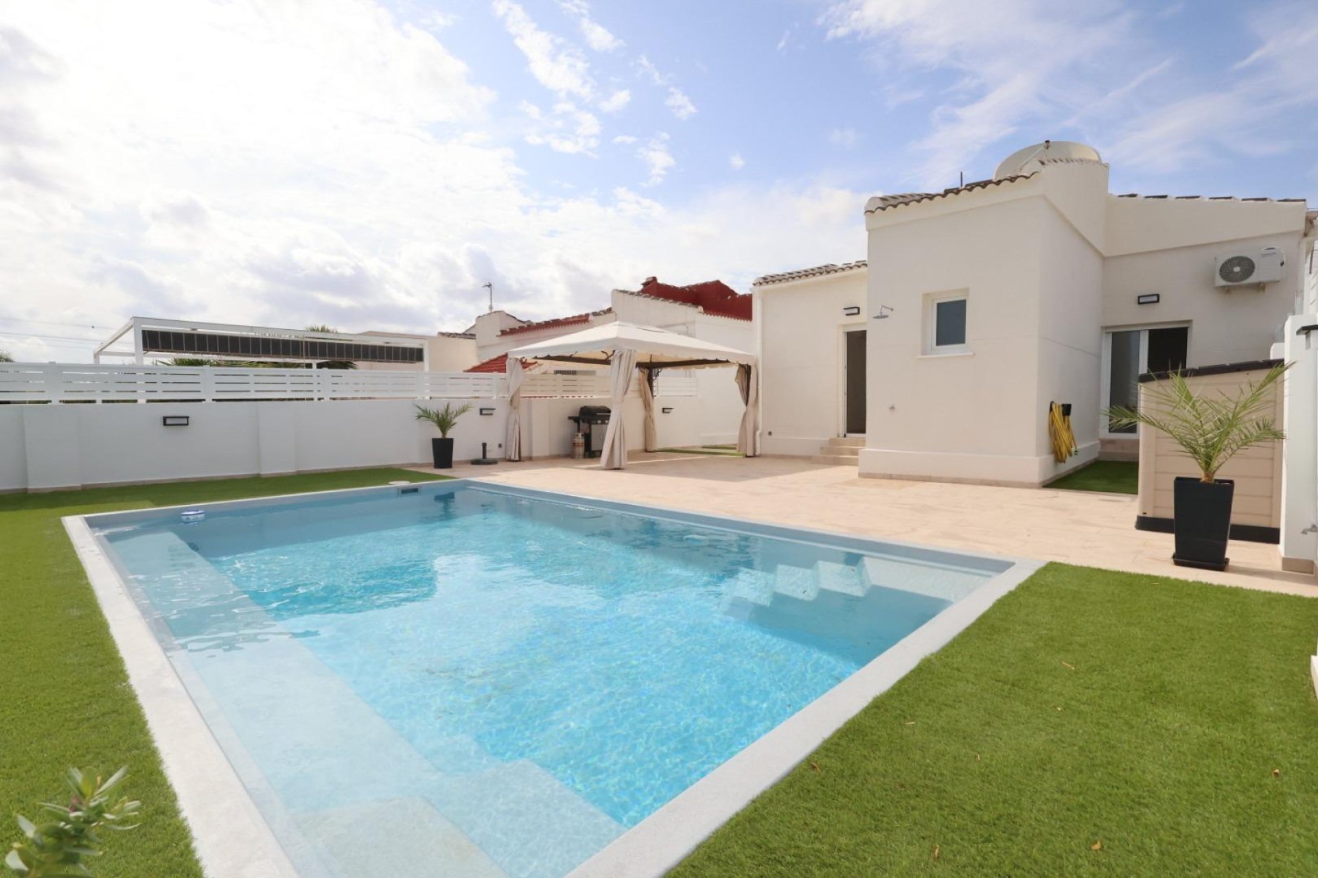 Resale - Chalet - Torrevieja - San luis