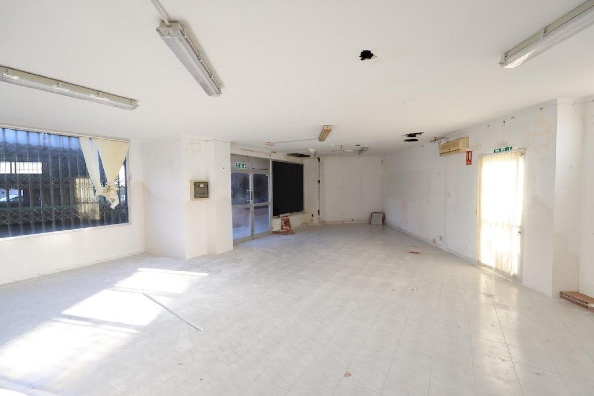 Resale - Commercial Premises - Orihuela Costa - La Zenia