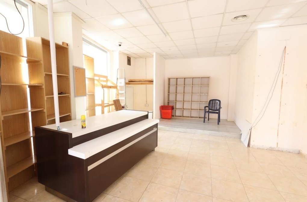 Resale - Commercial Premises - Torrevieja - Estacion de autobuses
