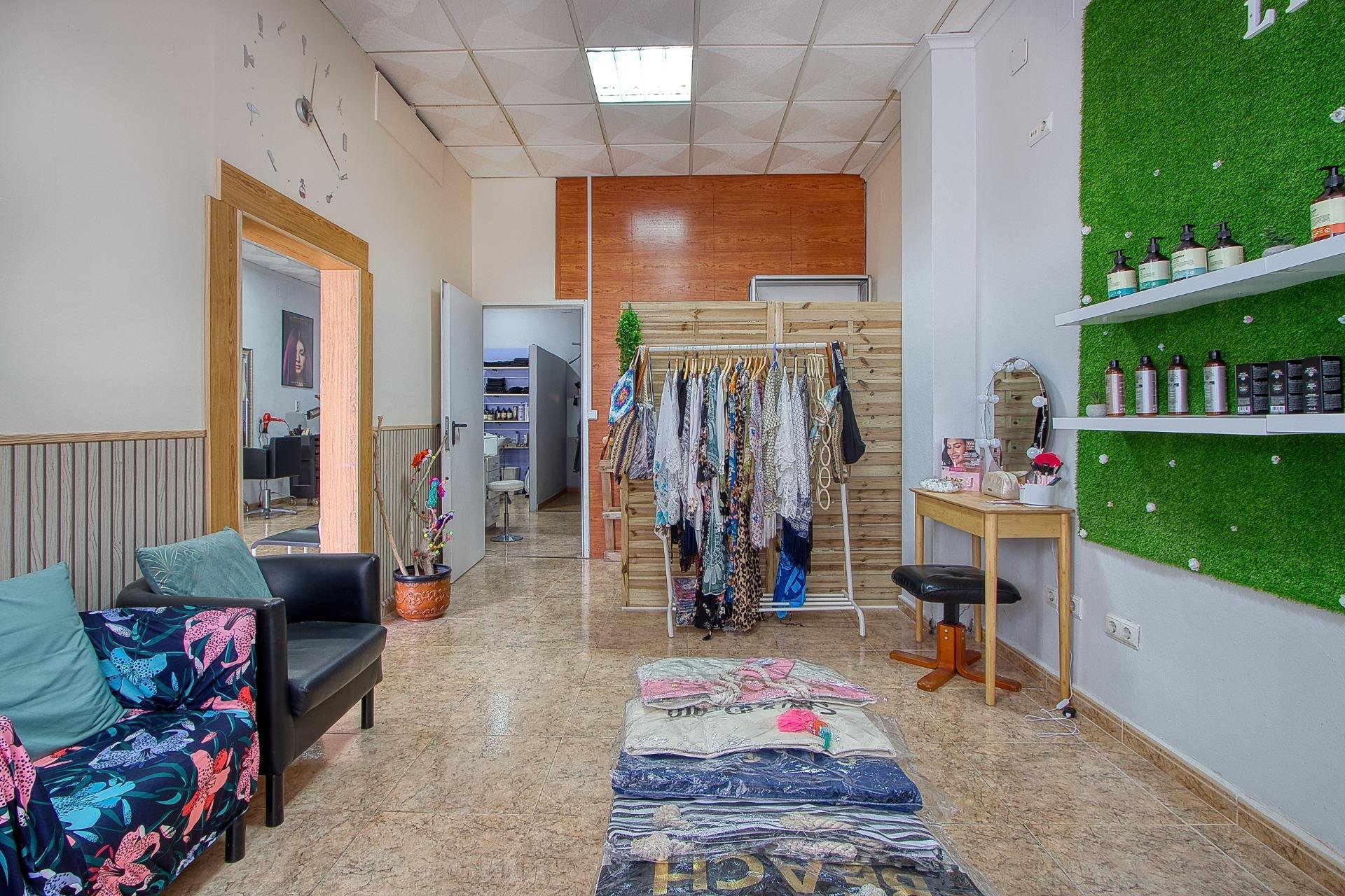 Resale - commercial property - Torrevieja - La Mata