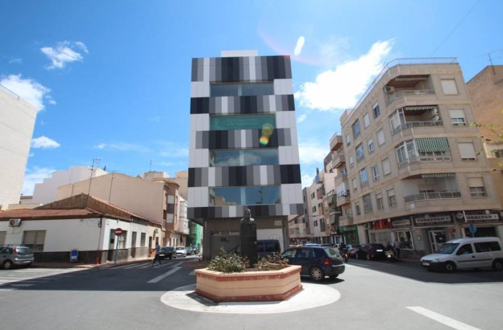 Resale - Edificio - Torrevieja - Centro