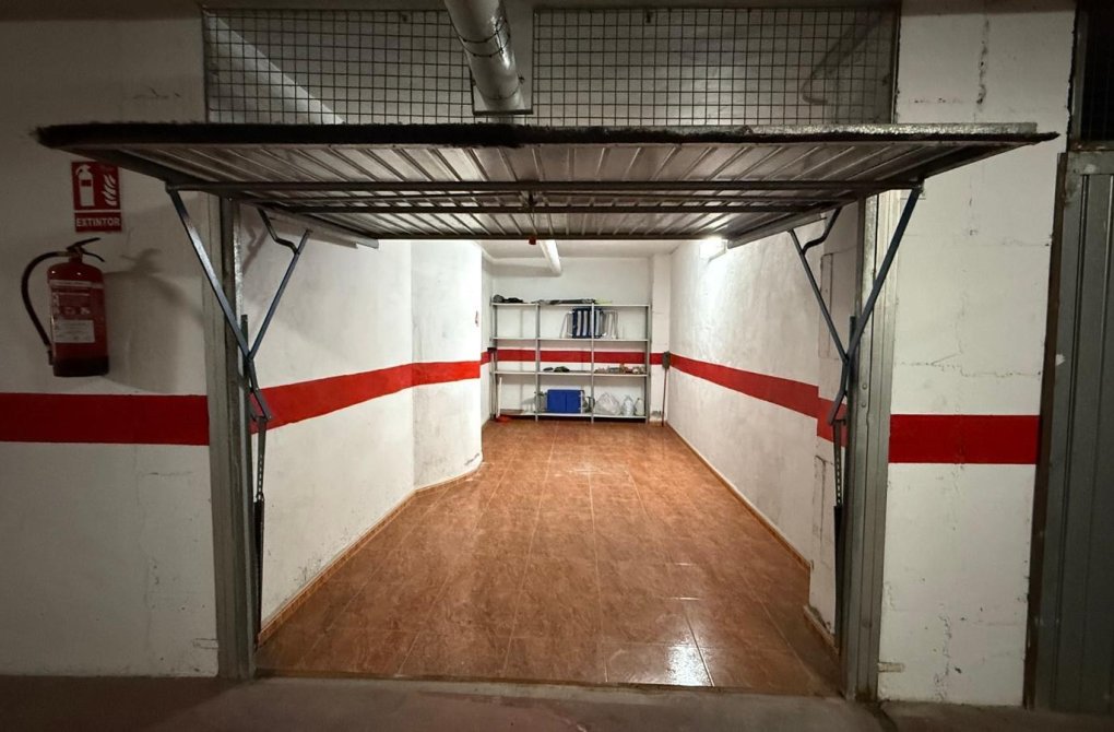 Resale - Garage - Torrevieja - Estacion de autobuses