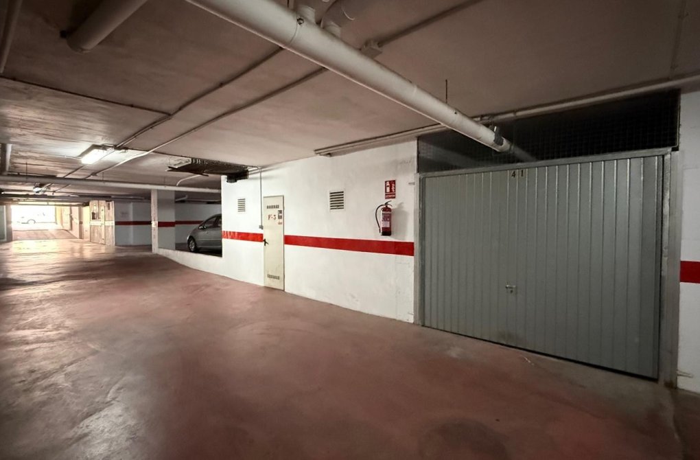 Resale - Garage - Torrevieja - Estacion de autobuses