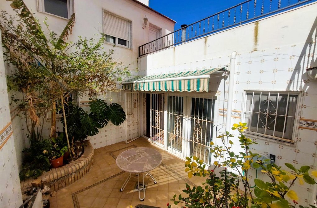 Resale - house - Torrevieja - Centro