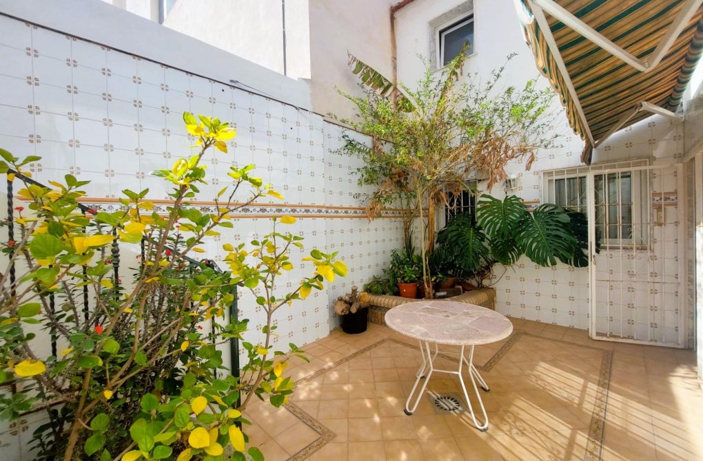 Resale - house - Torrevieja - Centro