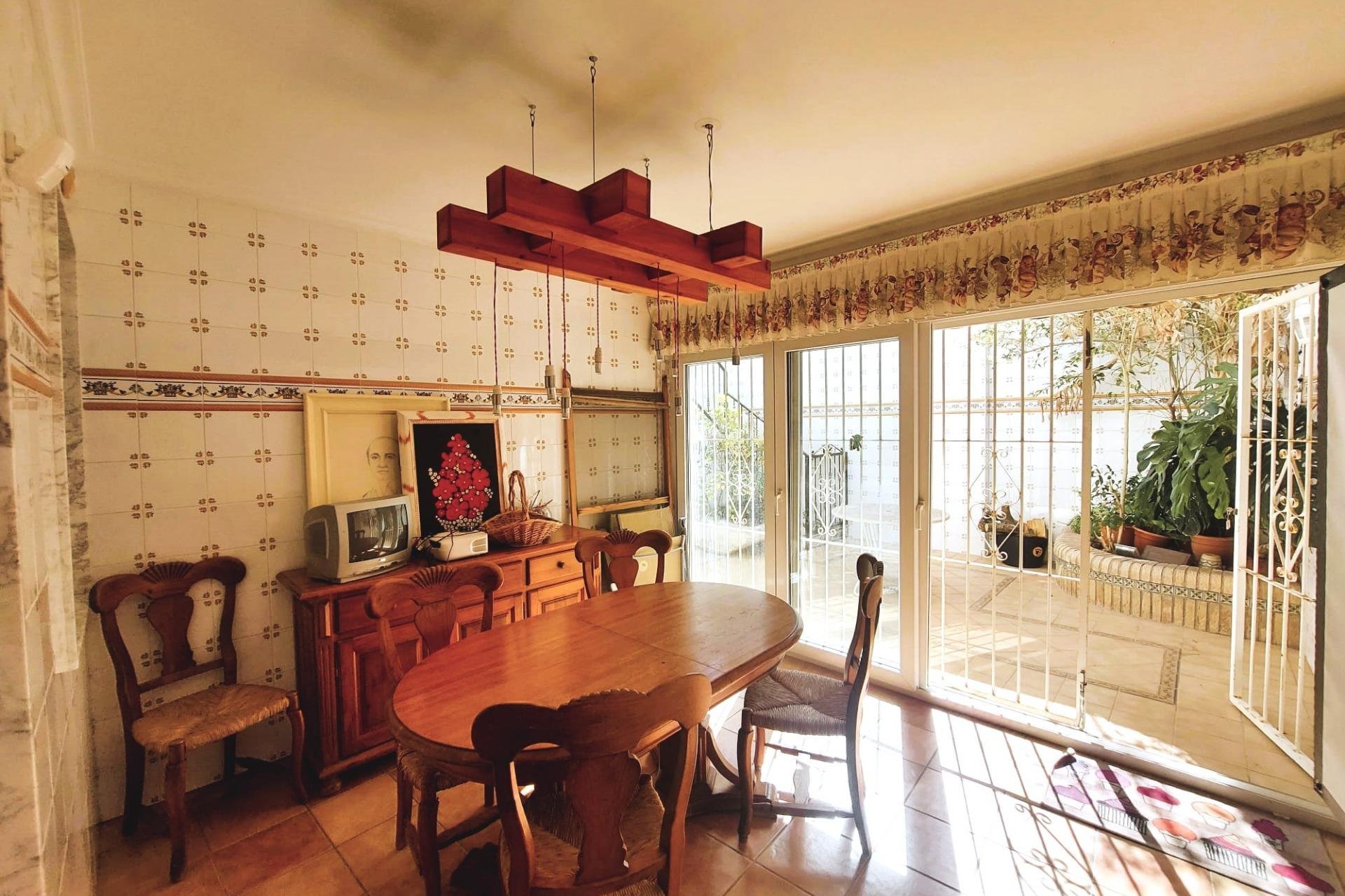 Resale - house - Torrevieja - Centro