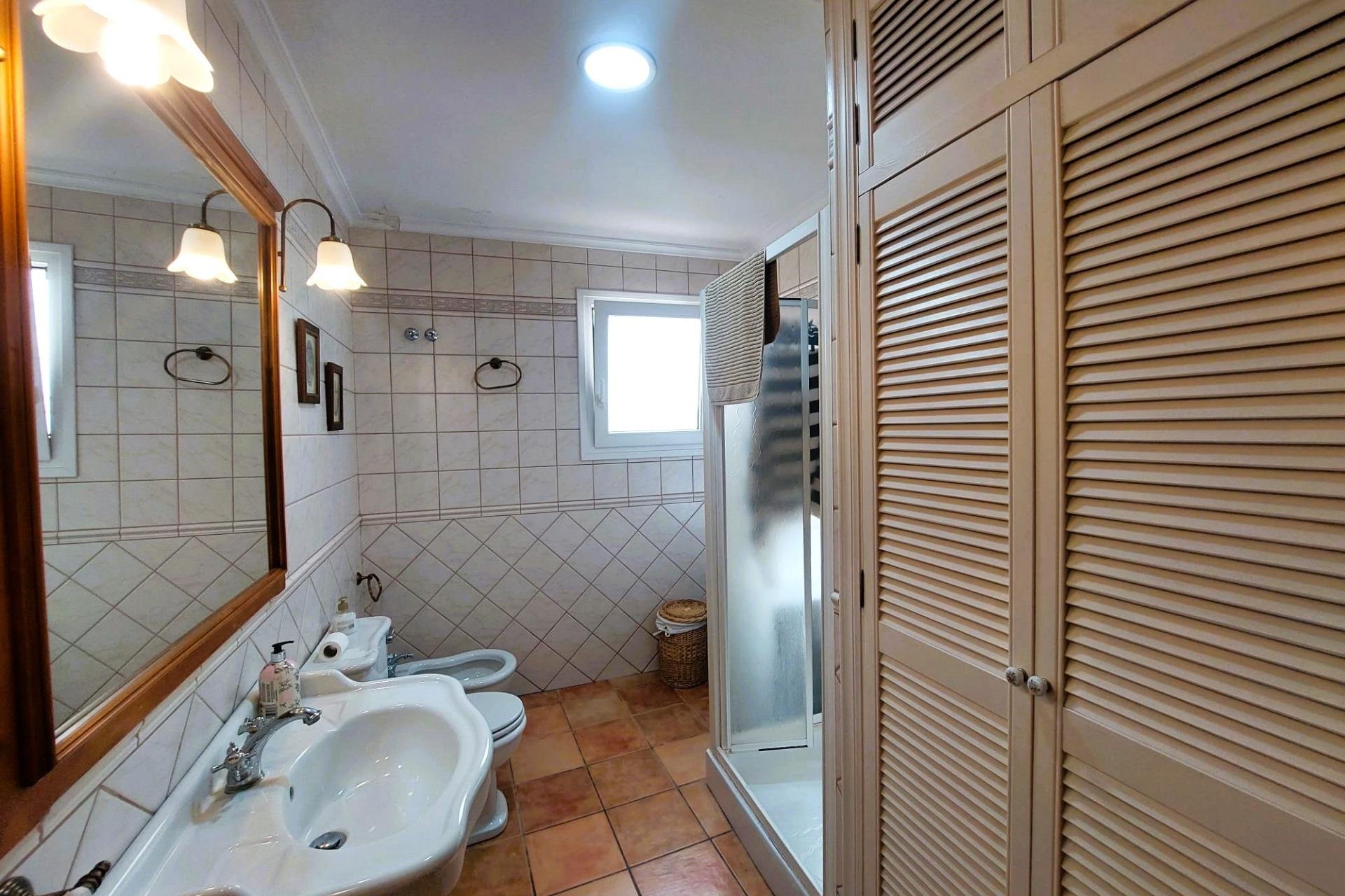 Resale - house - Torrevieja - Centro