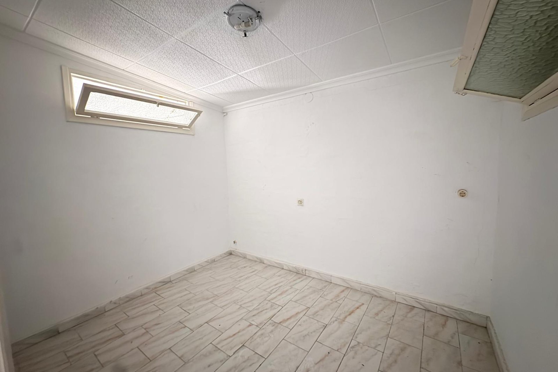 Resale - Industrial unit - Torrevieja - Centro