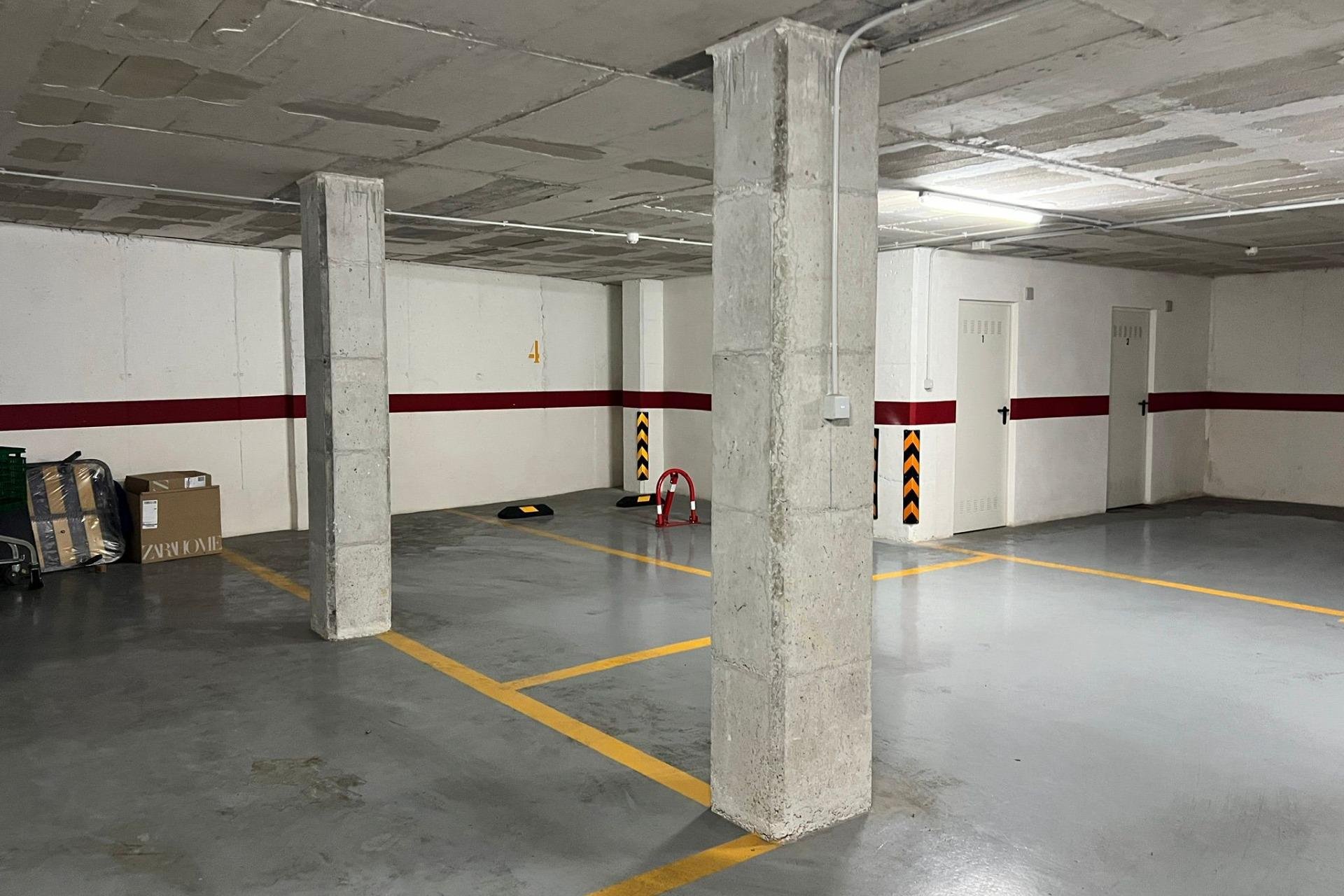 Resale - Parking - Torrevieja - Estacion de autobuses