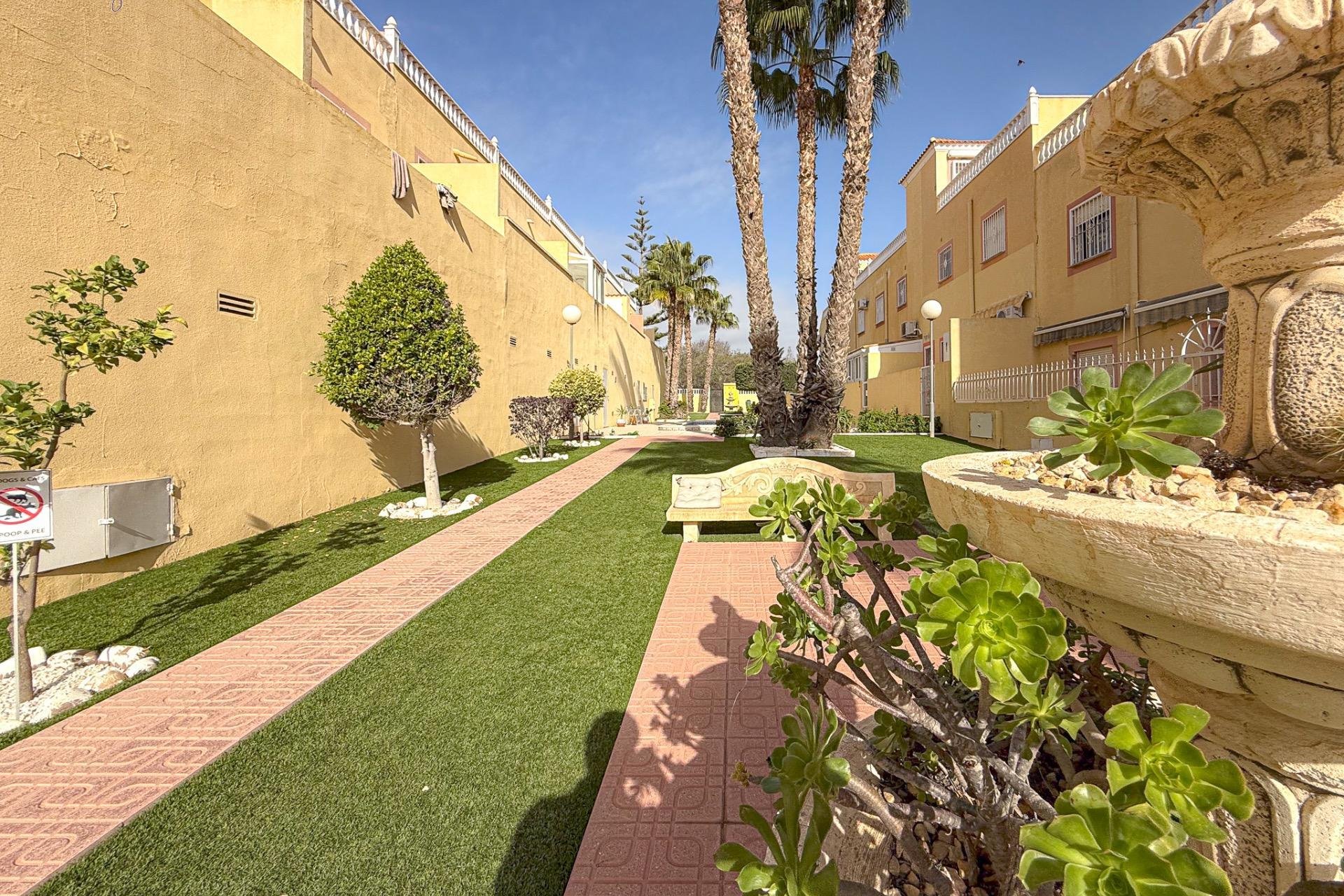 Resale - Terraced house - Orihuela Costa - Las Filipinas