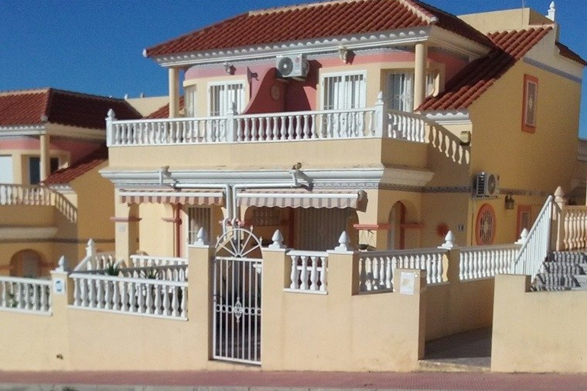 Resale - Terraced house - Orihuela Costa - Villamartín