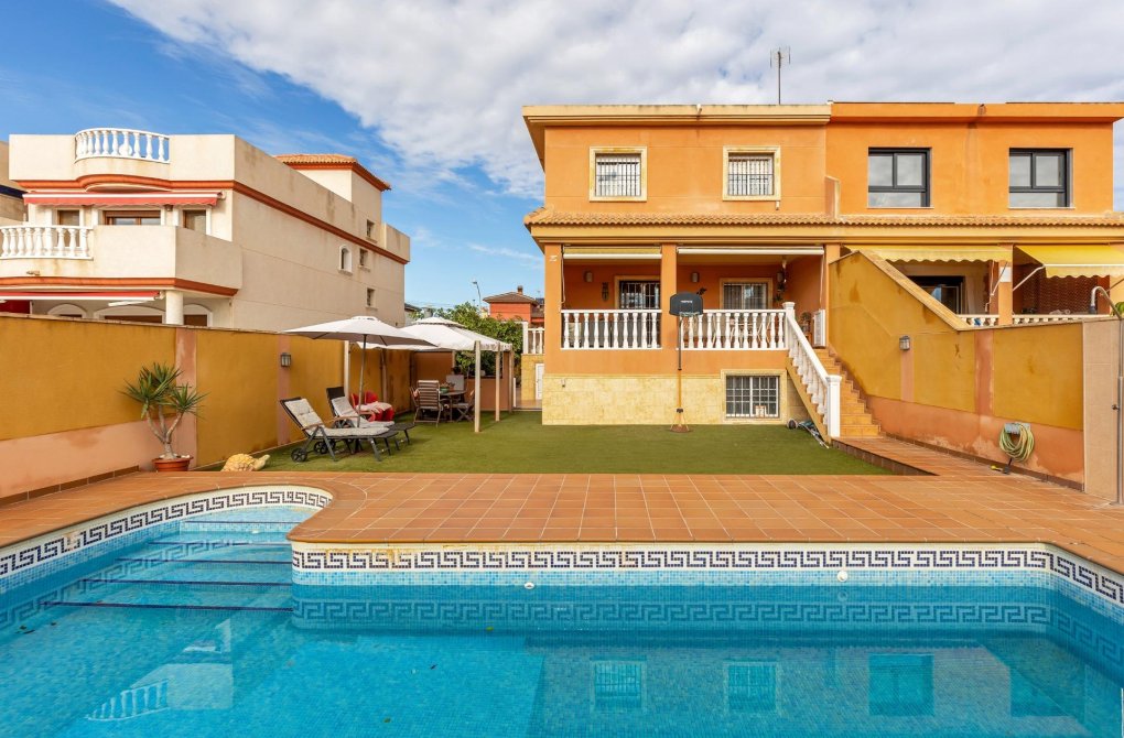 Resale - Terraced house - Torrevieja - Aguas Nuevas