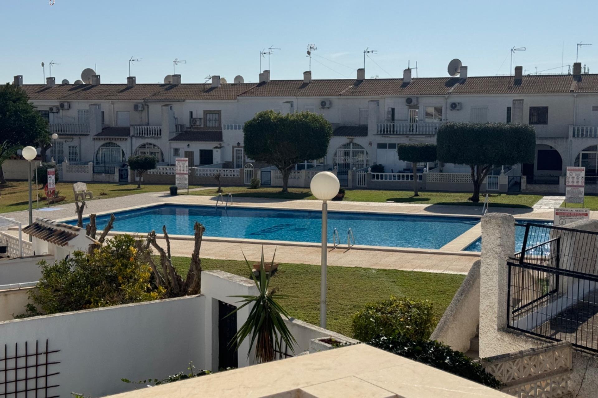 Resale - Terraced house - Torrevieja - Calas blanca