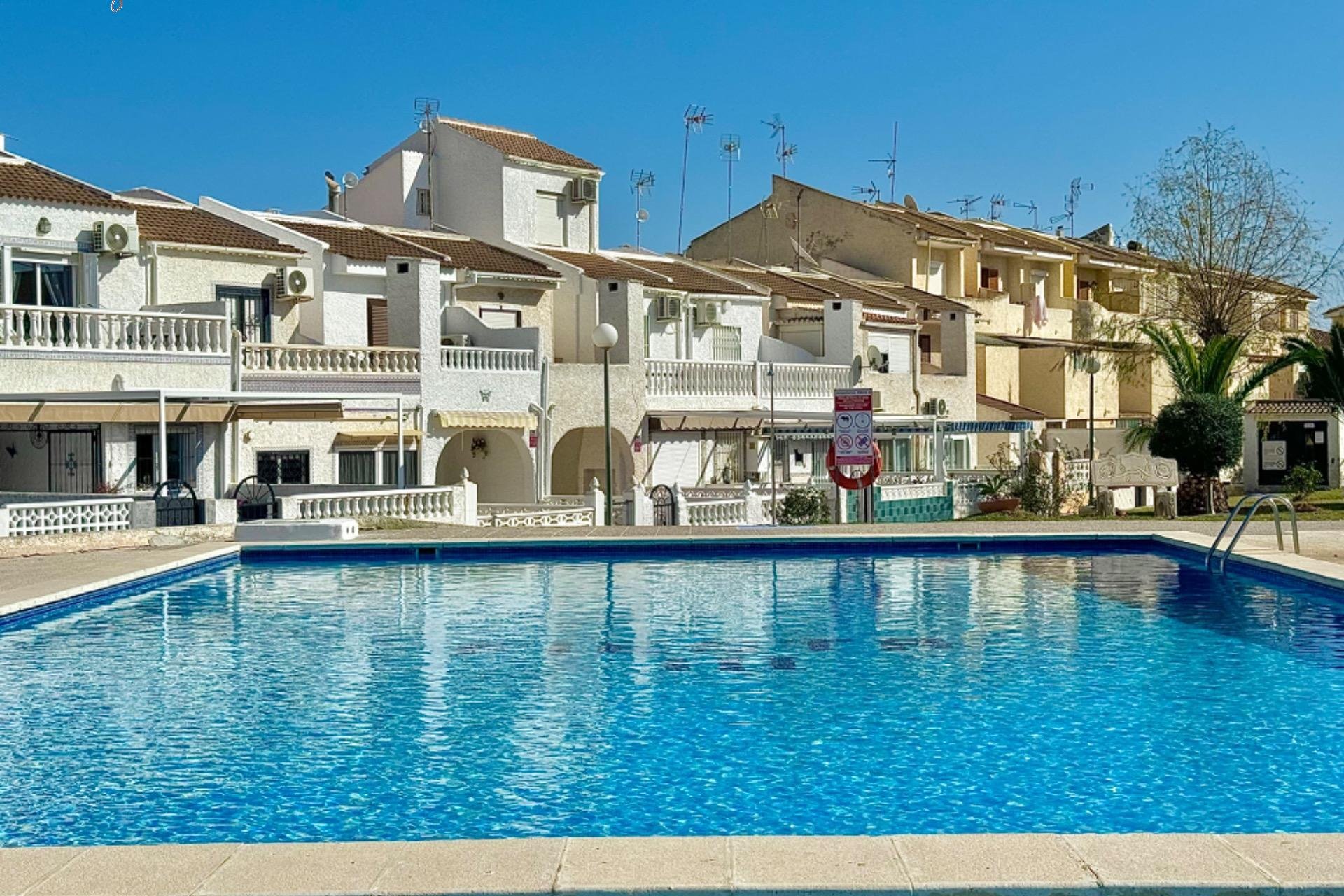 Resale - Terraced house - Torrevieja - Calas blanca