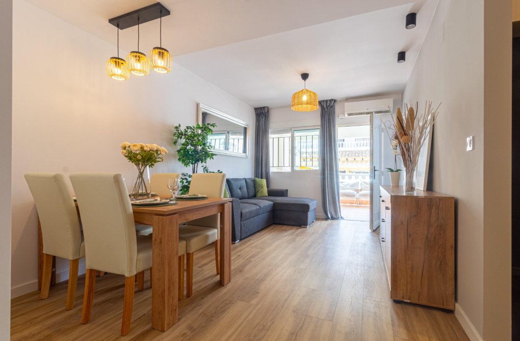 Resale - Terraced house - Torrevieja - Los altos