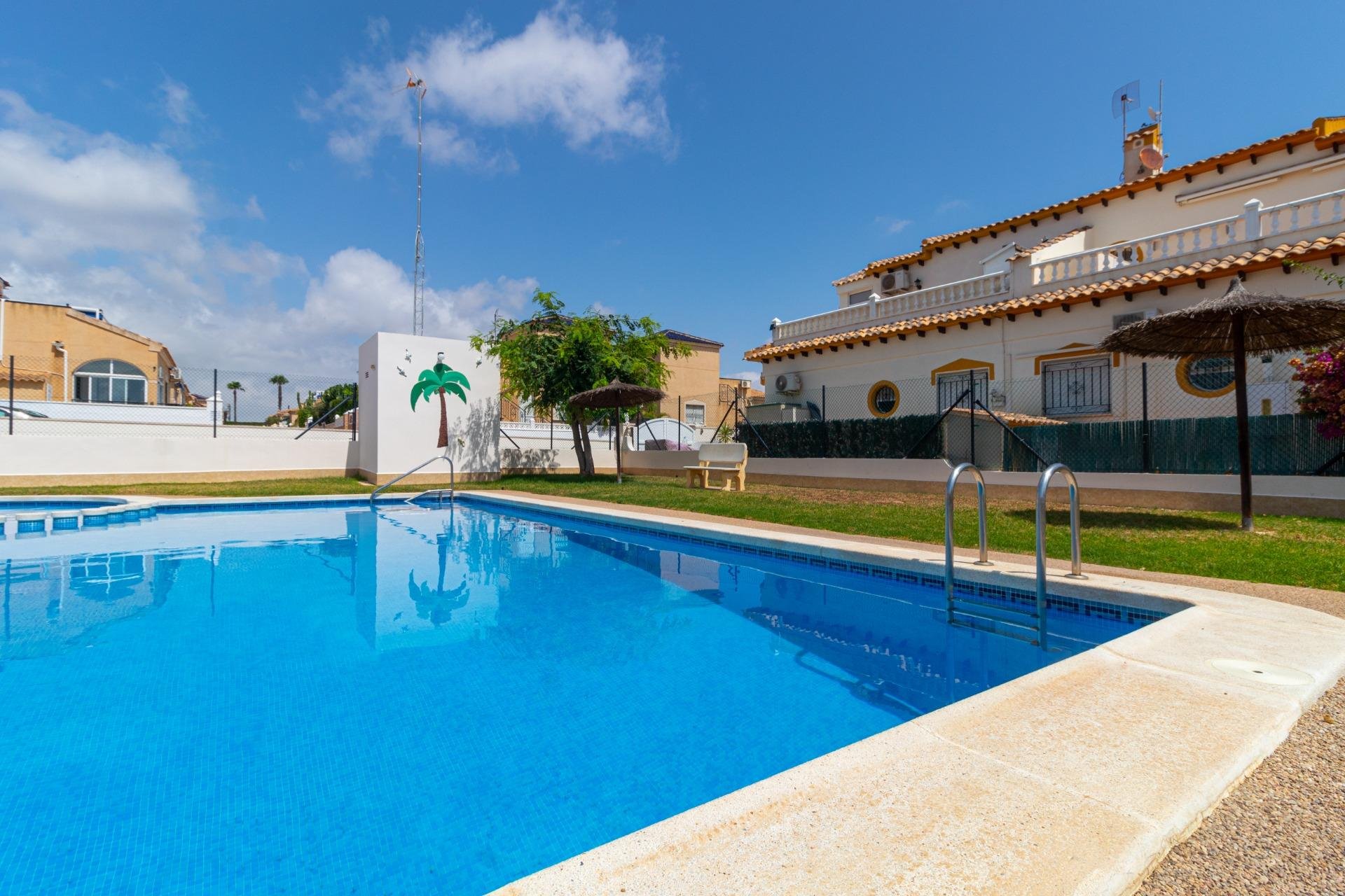 Resale - Terraced house - Torrevieja - Los altos
