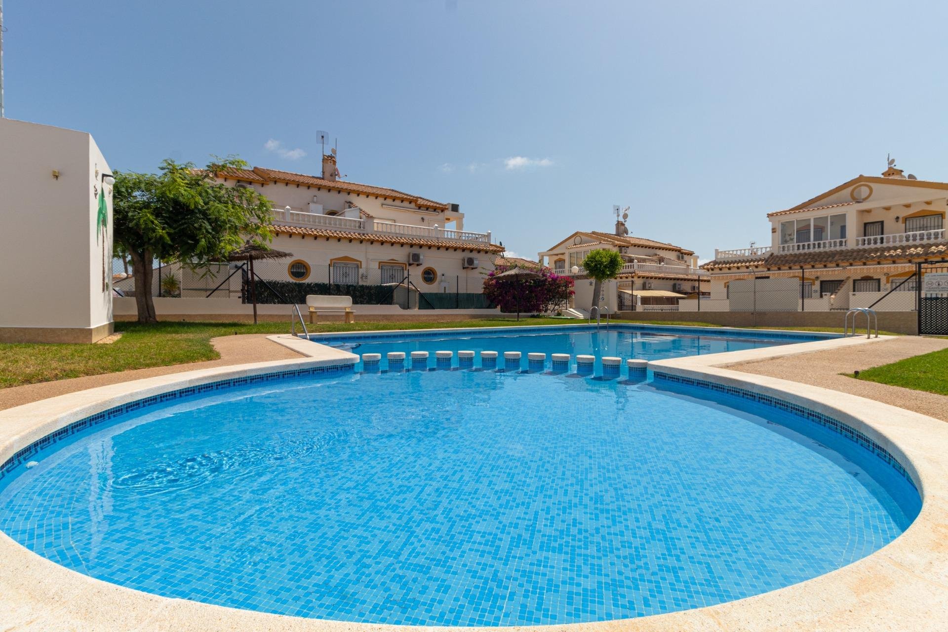Resale - Terraced house - Torrevieja - Los altos