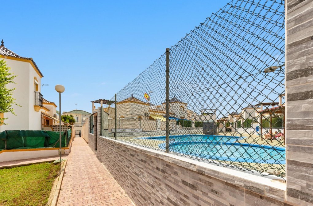 Resale - Terraced house - Torrevieja - Los altos