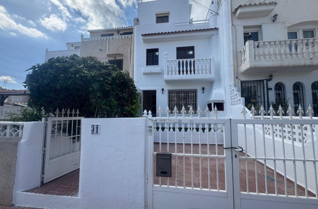 Resale - Terraced house - Torrevieja - Los Frutales