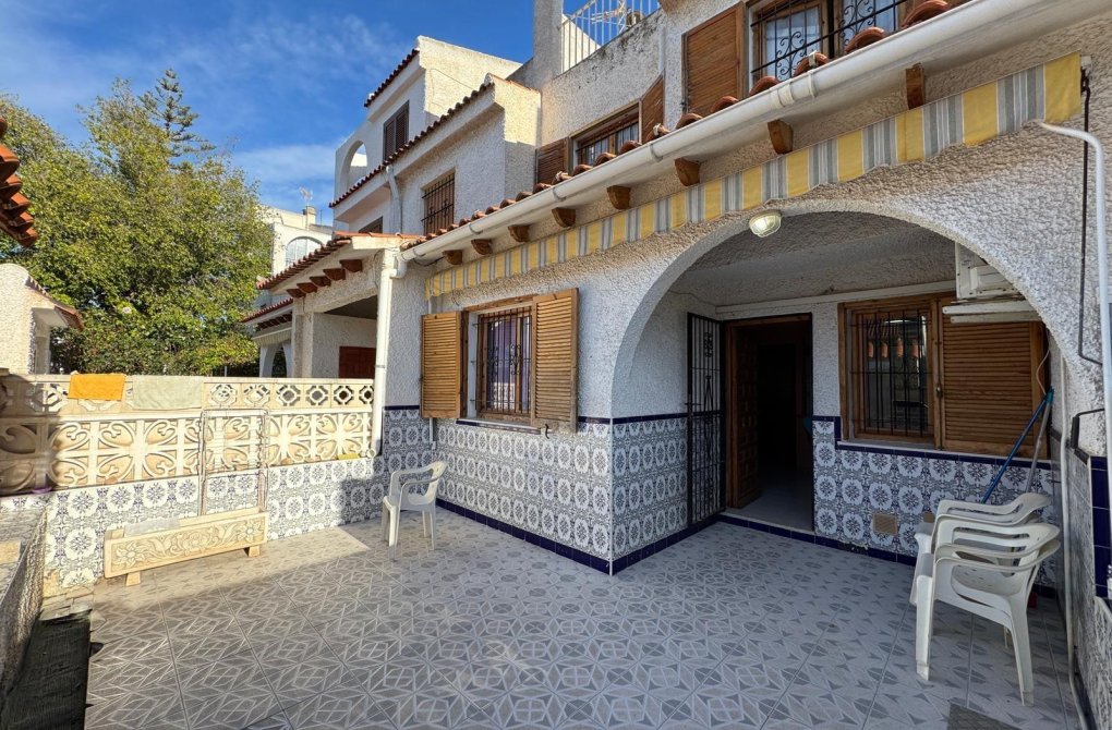 Resale - Terraced house - Torrevieja - Playa de los locos