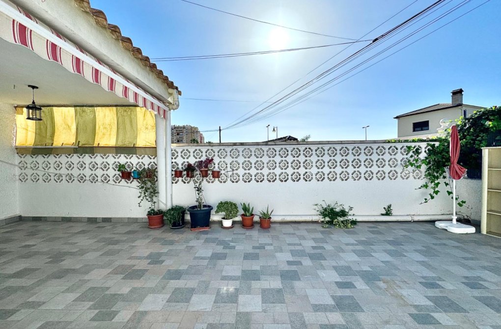 Resale - Terraced house - Torrevieja - Playa de los Locos