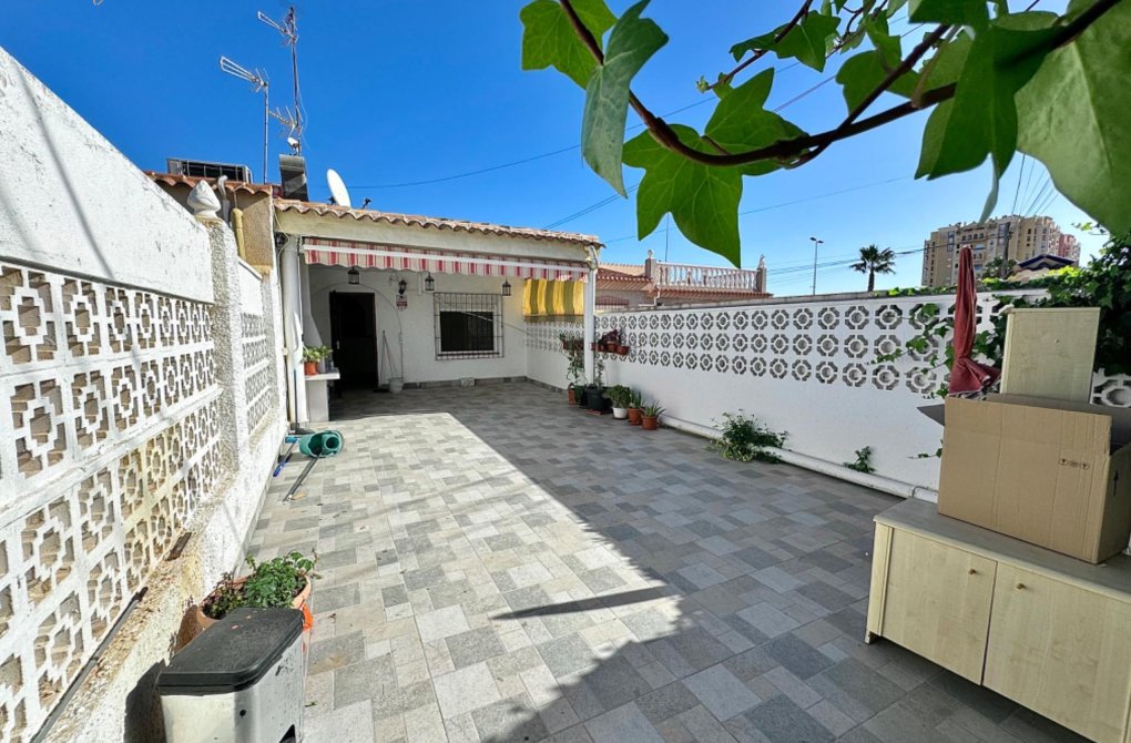 Resale - Terraced house - Torrevieja - Playa de los Locos