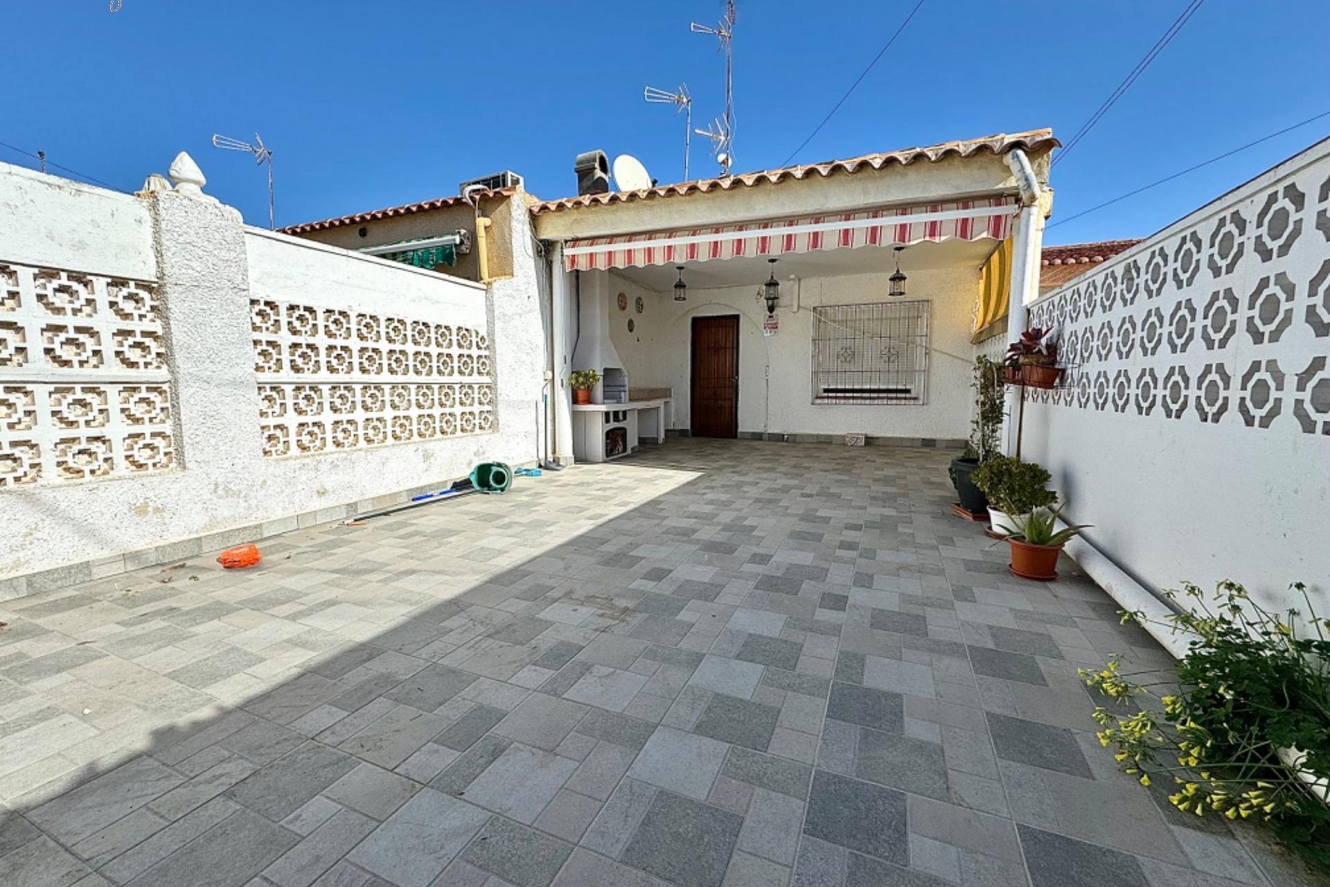 Resale - Terraced house - Torrevieja - Playa de los Locos