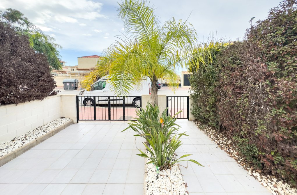 Resale - Town house - Torrevieja - Aguas Nuevas