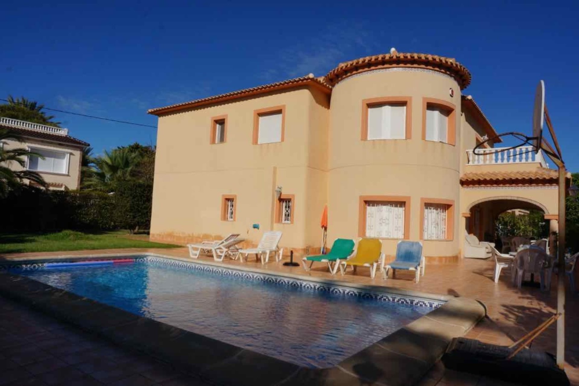 Resale - Villa - Cabo Roig