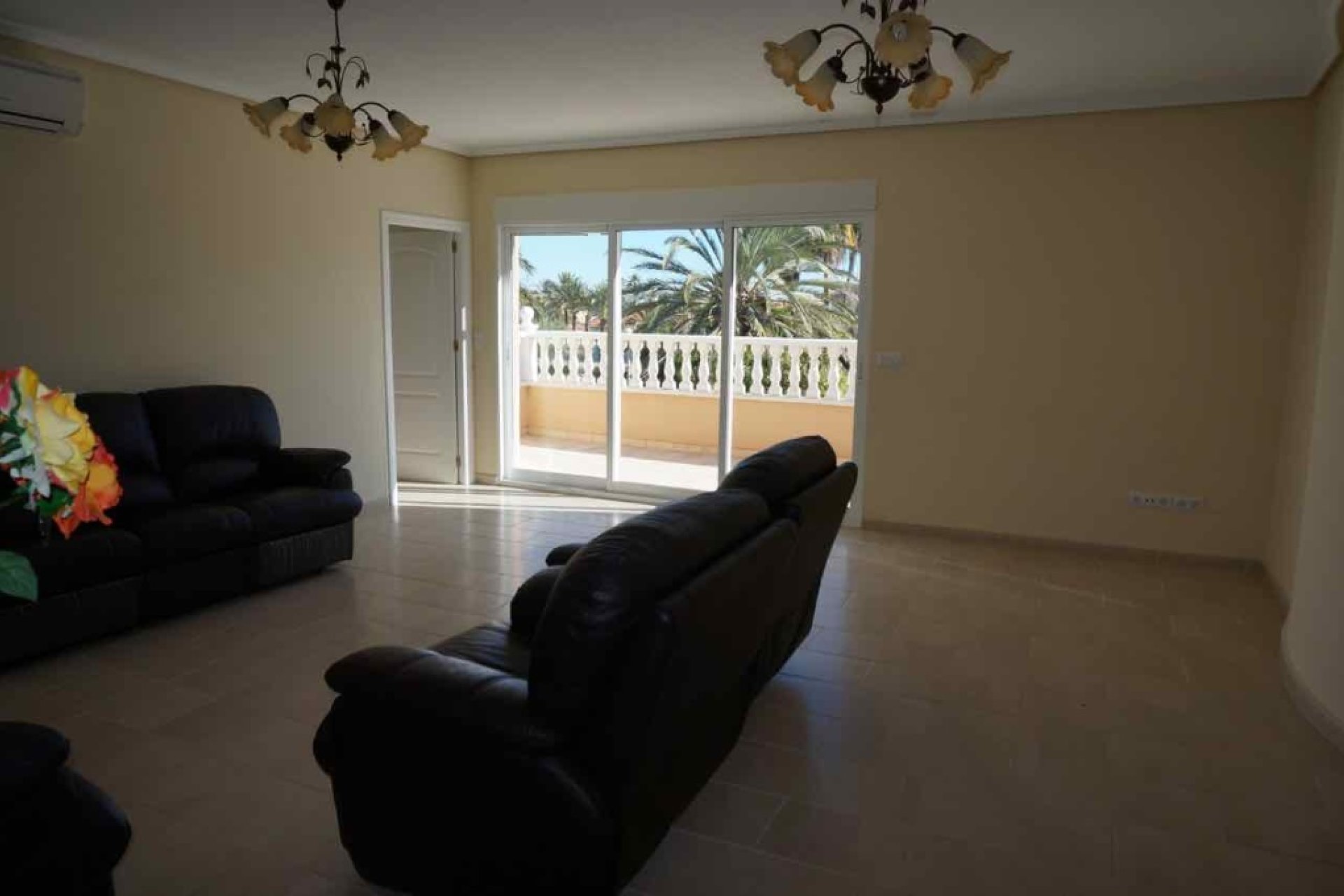 Resale - Villa - Cabo Roig
