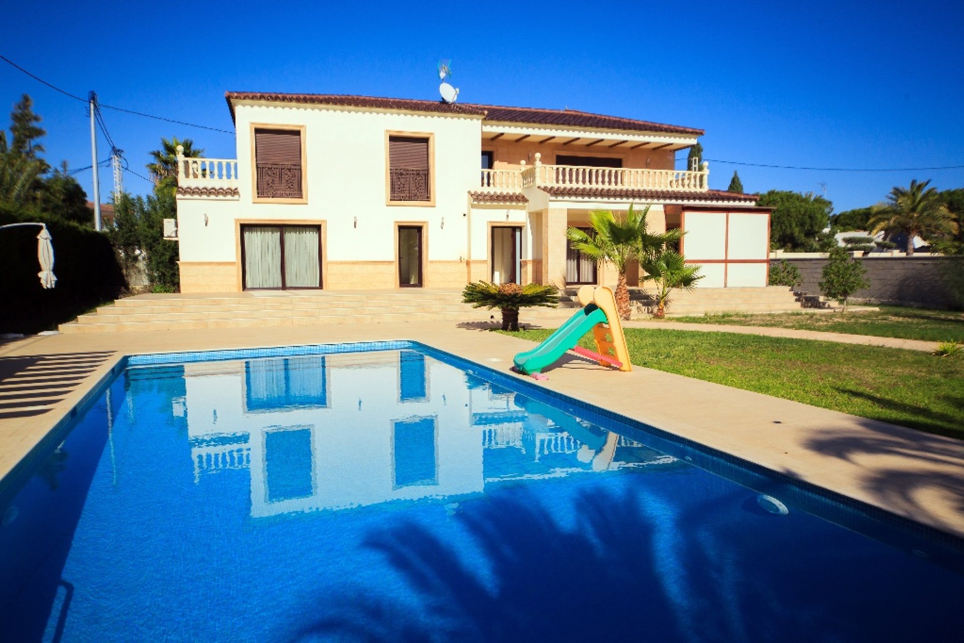 Resale - Villa - Cabo Roig